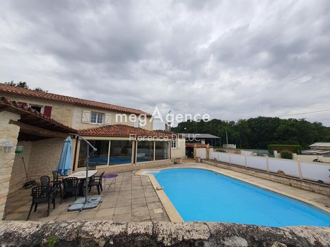 AU CALME 2 CHARENTAISES AVEC VERANDA ET PISCINE