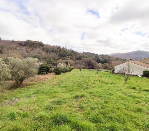 Terrain constructible de 1300 m2