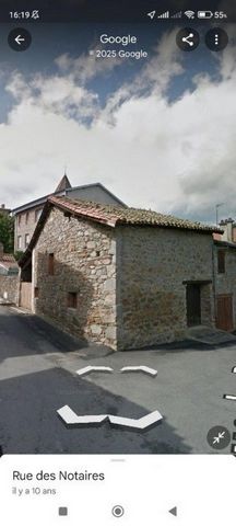 dépendance et terrain boisé