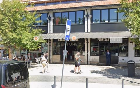 Descubra esta loja ampla e versátil em Lisboa, com uma área total de 178m², ideal para o seu negócio. Com 2 casas de banho, este espaço usado oferece uma excelente oportunidade para quem procura um local estratégico na capital portuguesa. A loja apre...