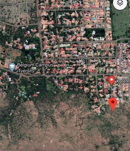 This Land has perfect potential for your dreams to come alive. Live on the edge of a hill to overlook everything. Untouched land just beyond a peaceful neighborhood. Perfect for a developer! 10000 m2  
