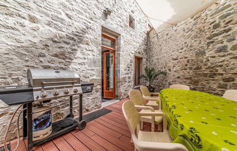 Belle demeure en pierre 5 chambres avec garage, cour, terrasse et courcive