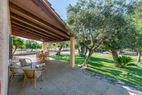 Los hermosos exteriores son una delicia que os harán disfrutar más si cabe del buen tiempo en la isla. Después de una jornada playera os podéis refrescar en la piscina elevada de cloro que tiene un diámetro de 3 metros y una profundidad de 1.20 metro...