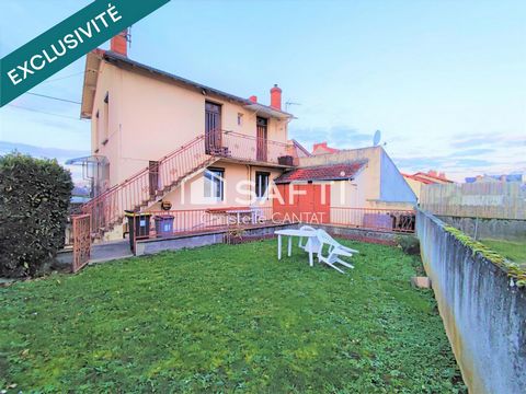 Bienvenue à Montluçon. Dans une rue calme, proche des commerces, des écoles et des transports cet appartement est au premier étage d'une maison sur sous sol. L'appartement est composé d'une cuisine, un séjour, une salle d'eau avec wc et deux chambres...