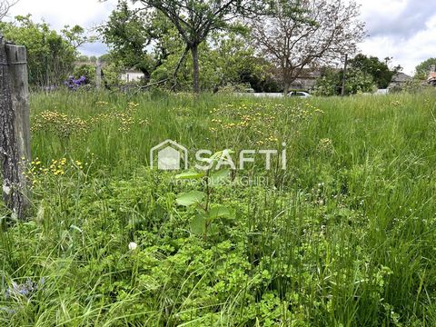 Terrain constructible de 1076m2 situé à Nanteuil. Proche des commodités. Idéal pour un projet de construction dans un environnement recherché