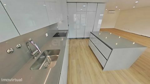 Apartamento T2 novo, com terraço de 59 m2, box com 32 m2, situado no centro de Odivelas, junto á Urbanização Colinas do Cruzeiro. Odivelas > Odivelas Venda 460 000 € Garagem: 2 Metragem: 107.38 m² Apartamento T2 novo, com terraço de 59 m2, box com 32...