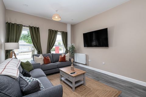 Recently renovated and brand new for 2023, this modern ground-floor apartment offers a comfortable retreat for four guests in the Welsh seaside town of Pwllheli. Located just 500 meters from Blue Flag beaches, it’s ideal for couples or friends seekin...