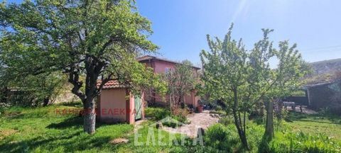 ELEKRA Agency biedt onder uw aandacht: Charmant huis met panoramisch uitzicht in het dorp Nevsha, regio Varna. Het huis in het pittoreske dorpje Nevsha biedt de ideale mogelijkheid voor permanente bewoning, vakantieverblijf of investeringsproject. Di...