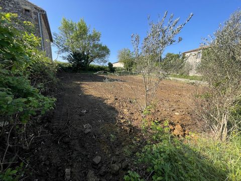 BEAU TERRAIN PLAT CONSTRUCTIBLE