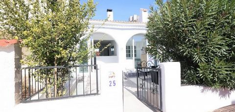 Ciudad Quesada, preciosos bungalow en planta baja sin vecinos arriba y orientación sur, vivienda totalmente reformada de 77 m2 con 2 dormitorios, baño, cocina abierta al salón comedor, terraza y gran solarium de 30 m2 con un Jacuzzi y trastero, jardi...