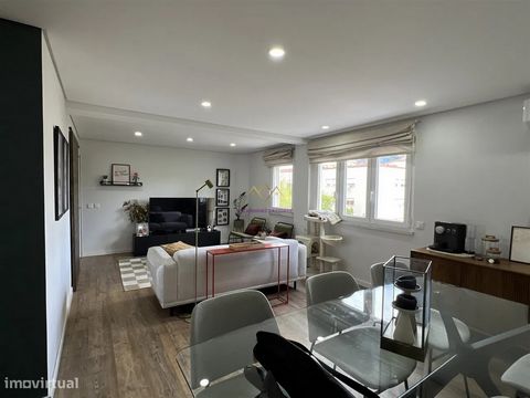Apartamento T2 remodelado, para venda em Azeda, Setúbal Um lugar onde a sua família vai escrever os próximos capítulos da sua história. Há casas… e depois há lares. Este T2, com 98m² de espaço generoso e bem distribuído, não é apenas um espaço, é o c...