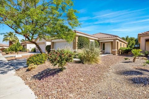 With fresh paint and all new carpeting, 78685 Rockwell Circle in Sun City Palm Desert is an absolute gem. This charming 2-bedroom, 2-bathroom, Pasadena model home offers a cozy 1,080 square feet of comfortable living space, ideal for rightsizing with...
