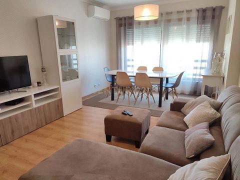 Situado numa das zonas mais nobres e centrais de Alfragide, este elegante apartamento de 4 assoalhadas distingue-se pelas áreas generosas, vista desafogada e excelente luminosidade. É ideal para quem procura qualidade de vida numa localização estraté...