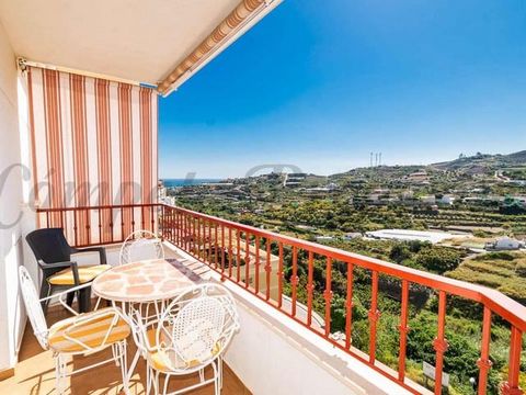Ubicado en el pintoresco pueblo de Torrox, este espacioso y bien cuidado apartamento en primera planta ofrece la mezcla perfecta de confort, comodidad y un entorno impresionante. Idealmente situado a sólo 5 minutos en coche del centro del pueblo y de...
