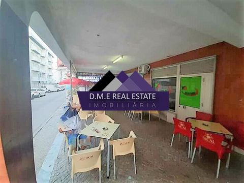 Snack-Bar with excellent location, next to the pedestrian avenue in the center of Monte Gordo. Fully equipped and ready to operate, this snack bar features two sanitary facilities and one explanation. Excellent investment opportunity! Learn more and ...
