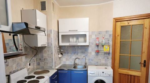 For rent a bright, cozy one-room apartment with a balcony. Live is even better than in the photo. There is all the necessary furniture and appliances for a comfortable stay, everything is modern and in excellent condition. Conducted internet. Windows...