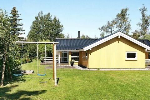 Holiday cottage with tasteful and modern furnishings. Hardwood floors in the living room, bedrooms and hallway. There are also many fine details as additional TV in one bedroom, satellite receiver for Astra and an alarm system. Kitchen and bathroom w...