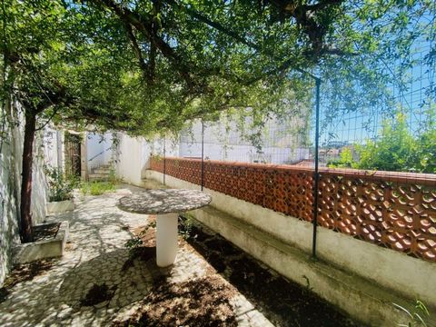 Huge Potential. A 2-storey house with patio and 2 annexes/ warehouses at 10 minutes from Rio Maior. Property located in a village about 10 minutes drive from the city of Rio Maior, about 15/20 minutes from Santarém, 45 minutes from Lisbon via the A15...