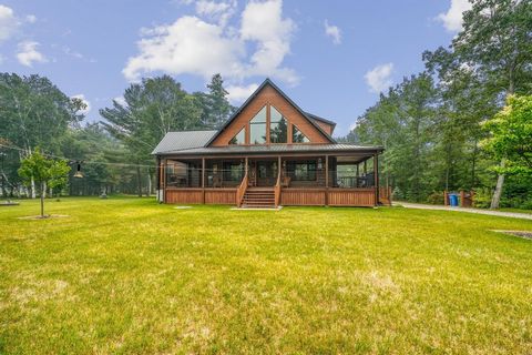 Simply spectacular! This is the quintessential estate property: where lifestyle meets function and beauty. The fantastic open concept kitchen and family room offer views that take in both the water and the expansive waterfront acreage.This superb pro...