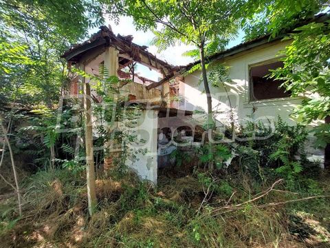 For more information call us at ... or 02 425 68 57 and quote the property reference number: ST 82148. We offer you a house in the village of Granitovo with a plot of 780 sq.m., in need of major repairs or complete demolition. Within the boundaries o...