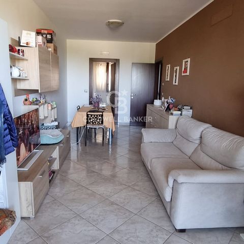PUGLIA - SALENTO - MINERVINO DI LECCE In Minervino di Lecce, a town in the Salento hinterland, we offer for sale a nice apartment of about 73 square meters, located on the first floor of a small building with only six residential units. The entrance ...