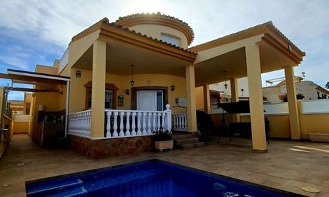 Almost brand new villa located in a quiet residential area, walking to all kinds of Services such as Bus Stop, Supermarkets, Mercadona, Hiper Ber, ... Schools, Shops, Supermarkets, Restaurants, Bars, ... 2 km from the Center of the Town of El Pilar d...