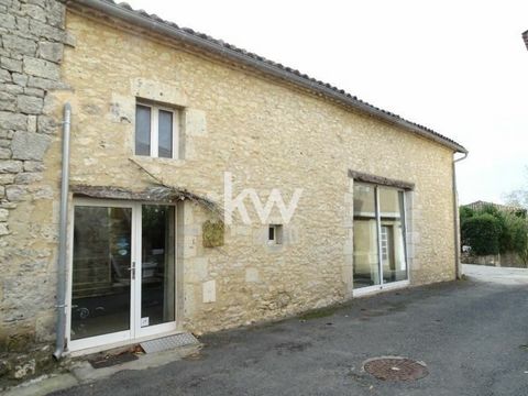 Stone building in the town centre to renovate with a surface area of approximately 120m² on 2 levels An open room on one level about 70 m² to be finished/created and about 50 m² upstairs to be totally renovated High potential for a first purchase or ...