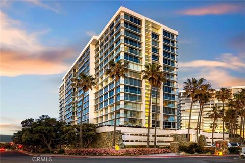 Looking for stunning views? This beautiful Coronado Shores condo has both south facing OCEAN and BAY views! Why settle for just one view when you can have both! Located in the newly remodeled El Encanto Tower, residents here enjoy resort style living...