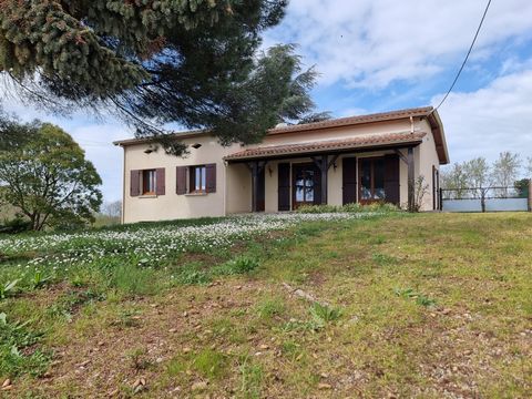 Come and push the door of this single-storey house near Marmande to discover a bright living room with access to a covered terrace, a spacious fully equipped kitchen with its pantry, the night side offers two bedrooms, a furnished shower room, a sepa...