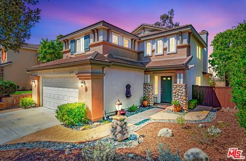 WELCOME TO YOUR DREAM HOME! Pride of Ownership is remarkably displayed in this beautiful Fair Oaks Ranch residence, offering three bedrooms and three bathrooms, highlighting its LOW HOA, and NO MELLO-ROOS. As you enter, you are welcomed into a gorgeo...