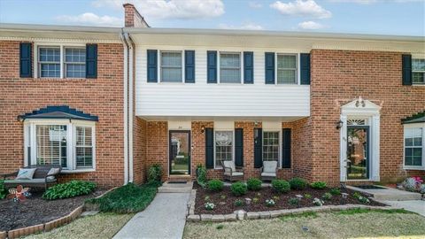 $5000 seller paid closing costs with full price offer! This beautiful 3 bedroom townhouse was renovated down to the studs 10 years ago and totally rebuilt with new mechanicals and electrical at that time. It features modern light fixtures, stainless ...