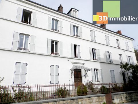 LONS-LE-SAUNIER (JURA - 39) SPECIAL FOR INVESTORS: Ideally located close to town center and SNCF train station, within walking distance, FOR SALE HISTORIC STONE BUILDING (1949) of 585 m² on 717 m² fenced plot (NO MITOYENNETY). No co-ownership. INCLUD...