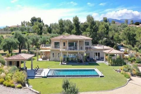 Recently built, this prestigious contemporary villa of 570m² is located in a quiet and residential area on the heights of Roquefort-les-Pins. On a 1.6 hectare with landscaped garden and on a partially buildable plot, the property also benefits from a...