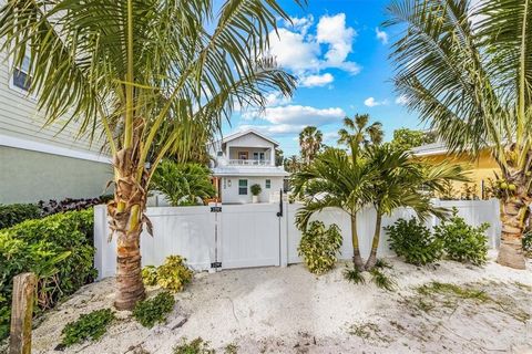 Completely remodeled 4-bedroom, 4 bathroom relaxing original beach home. Two king sized bedrooms upstairs each with luxurious en-suite bathrooms. The rear upstairs bedroom leads to a huge deck with a comfortable seating area. The front upstairs bedro...
