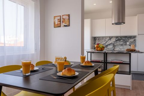 Make yourself at home in this modern, renovated flat in the heart of Portimão. Wake up to stunning river views while enjoying your breakfast of freshly baked bread fresh from the nearby neighborhood bakery. The apartment has a spacious living room, a...