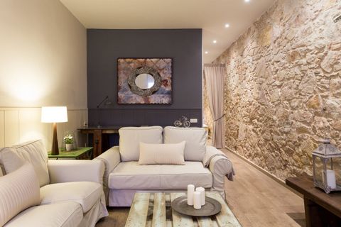 Rustic Gavà is a wonderful apartment located only 10 minutes away from Plaza España and Fira de Barcelona by foot, where you can enjoy the scenic view of Montjuic’s magic fountain or visit The National Museum of Art of Catalonia. Sants Estació, the m...