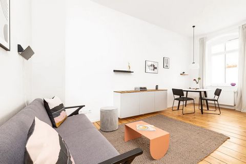 Free bi-weekly apartment cleaning included! The Rosenthaler Platz is in the heart of Berlin (district of Mitte) and famous for its cool bars, trendy restaurants, charming cafés and unique little shops. Just around the corner you will find this newly ...