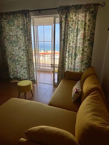 Apartment in the peaceful village of Praia da Luz (300m from the beach) 6.7km from Lagos. Apartment equipped with everything needed. Close to supermarkets, pharmacy, health center, restaurants,etc..Free public parking