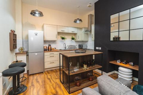 VICHY present this well presented 1-bed city centre apartment, Great living area with comfy stylish chairs, dining table, Free Wi-Fi, flat screen smart TV, Fully equipped Kitchen, washing machine, Comfortable shower room with fresh clean towels provi...