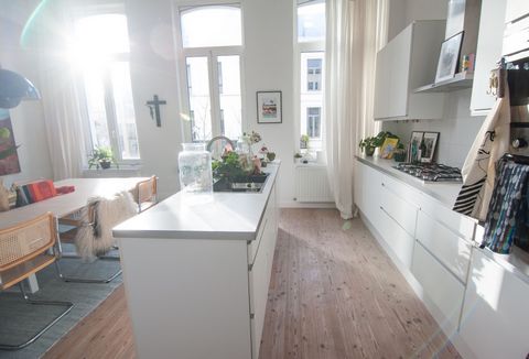 Available during the months of February and March 2024 - flexible dates, send me a message if you like! Stylishly designed apartment (Triplex) for rent for 2 or 3 months, starting January 2023. Ideal for a short stay / expat. Large and bright, high c...