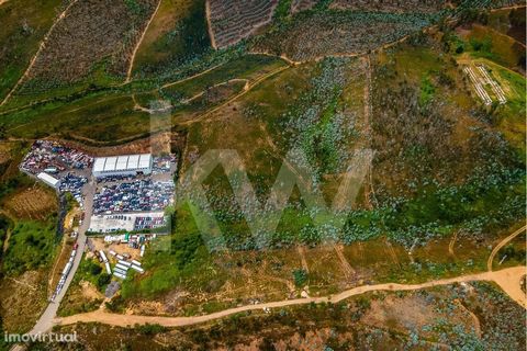 This industrial land has several important factors for those who want to invest in a property of this nature. In addition to its 33,600 m2, it is only 2 minutes from the access of the A41 motorway, thus having a huge advantage with regard to its acce...