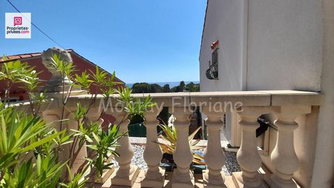 Ideally located between Sainte-Maxime and Saint-Aygulf, close to the town center with its shops, restaurants and the Port. Charming house with an area of approximately 95sqm. Quiet, built on a plot of approximately 400sqm It consists of 2 apartments....