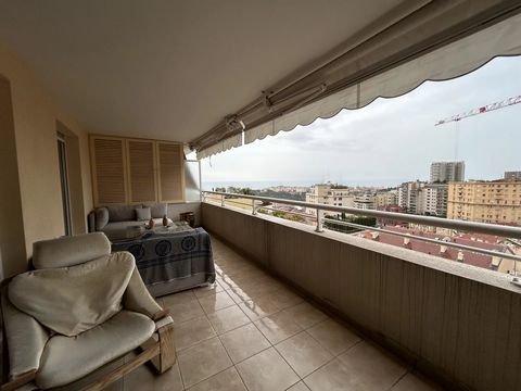 Just a stone's throw from Monaco, large 3-bedroom apartment with lovely sea-view terrace. Spacious living room, separate fitted kitchen, two bedrooms with en suite bathrooms, numerous dressing areas. The apartment comes with two garages and a cellar.