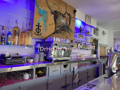 Votre conseillère, Séverine ORTEGA, Agence Immo Camargue a le plaisir de vous annoncer la vente d'un fonds de commerce de débits de boissons rive gauche, un très joli bar licence IV, Brasserie et restaurant de 55 m2 environ ouvrant sur la terrasse av...