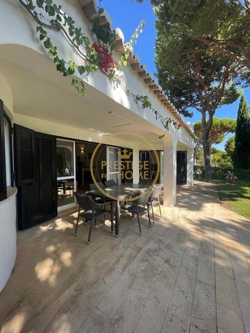 Located in Olhos de Água. Discover the perfect getaway to enjoy a unique lifestyle in Albufeira in this charming villa. With 3 cozy bedrooms (2 en suite) with new wardrobes, air conditioning and renovated bathrooms. This property is fully furnished, ...
