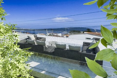 Identificação do imóvel: ZMPT566398 Este terreno excepcional, localizado em Seixas, Caminha, oferece uma oportunidade única para construir a sua casa de sonho num deslumbrante ambiente à beira-mar. Com uma área total de 441m2 e todas as condições ide...