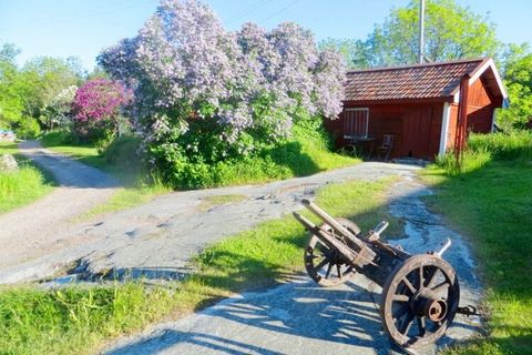 Welcome to Ingmarsö, a fantastic island in the Stockholm Archipelago! A perfect accommodation for those who want to experience the outer archipelago and stay close to the sea in a charming cottage with a lovely patio offering a beautiful sea view. He...