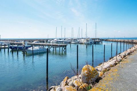 High located holiday cottage with full view of the Aarhus bay. 2 storeys with bedrooms on either floor. Open concept kitchen and living means everyone can spend time together while preparing dinner. 1st floor has a balcony from which you can observe ...