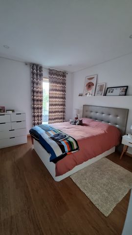 Apartment with 2 years inhabited only by me. It has 2 bedrooms (one is an office with a single bed, so it can be used with both purposes), 2 bathrooms (one is part of a suite) and a large terrace that can be accessed from every room in the house. All...