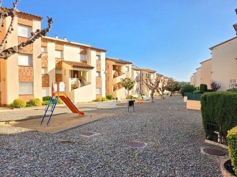 Fantastic ground floor 200 meters from the beach and very easy access to the N-340 and motorway. It has 3 bedrooms, two of them double and 1 single, bathroom with bathtub, independent kitchen of 6 m2 equipped with oven, ceramic hob, living room of 25...
